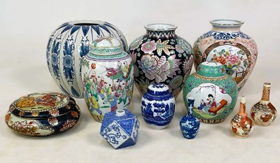 Lot 132 - A quantity of Chinese and Japanese ceramics,...