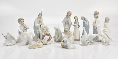 Lot 1286 - LLADRÓ; a collection of seventeen figures...
