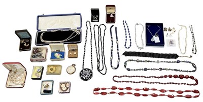 Lot 1452 - A small quantity of assorted costume jewellery...