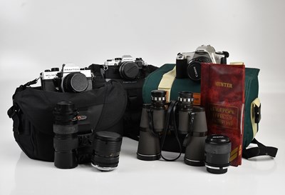 Lot 631 - A collection of cameras including a Canon...