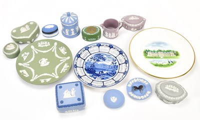 Lot 1331 - WEDGWOOD; a collection of jasperware...