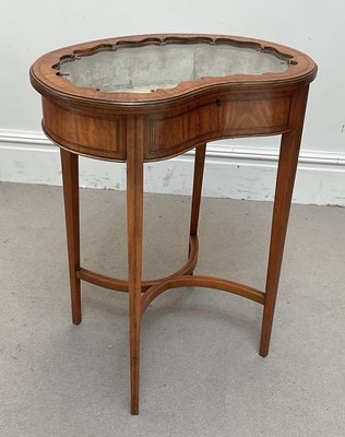 Lot 128 - An Edwardian inlaid satinwood kidney shaped...