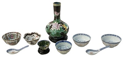 Lot 1032 - A group of assorted Chinese and Oriental items,...