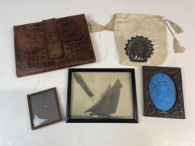 Lot 611 - Vintage items to include Japanese photo frame...