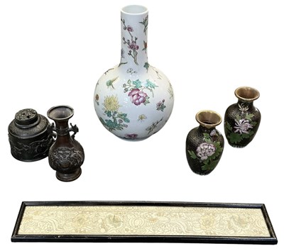 Lot 1095 - A modern Chinese hand painted Famille Rose...