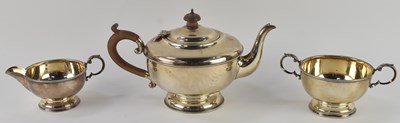 Lot 1075 - HENRY CLIFFORD DAVIS; a George V hallmarked...