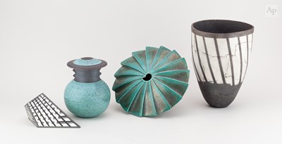 Lot 635 - A group of raku and stoneware ceramics by...