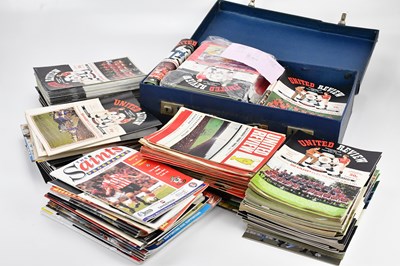Lot 1440 - A large collection of Manchester United...