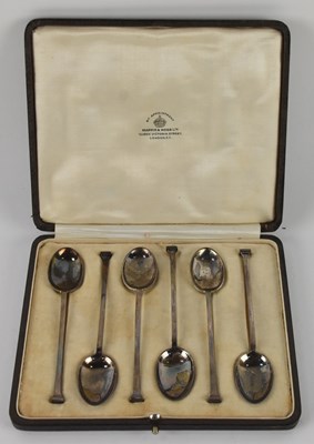 Lot 1140 - MAPPIN & WEBB LTD; a cased set of six George V...