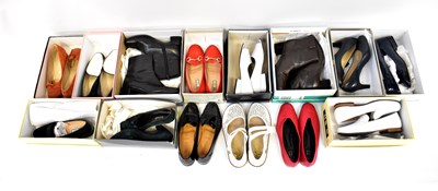 Lot 614 - A quantity of vintage ladies' shoes, some...