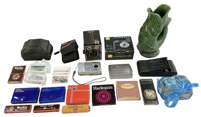 Lot 389 - A quantity of assorted collectors' items...