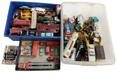 Lot 492 - A quantity of assorted loose vintage model...