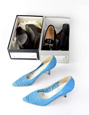 Lot 612 - A quantity of vintage shoes, some boxed, to...