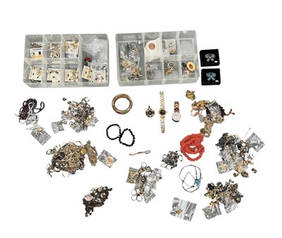 Lot 1447 - A group of assorted costume jewellery...