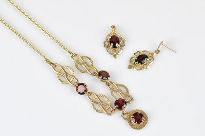 Lot 252 - A 9ct yellow gold three piece suite comprising...