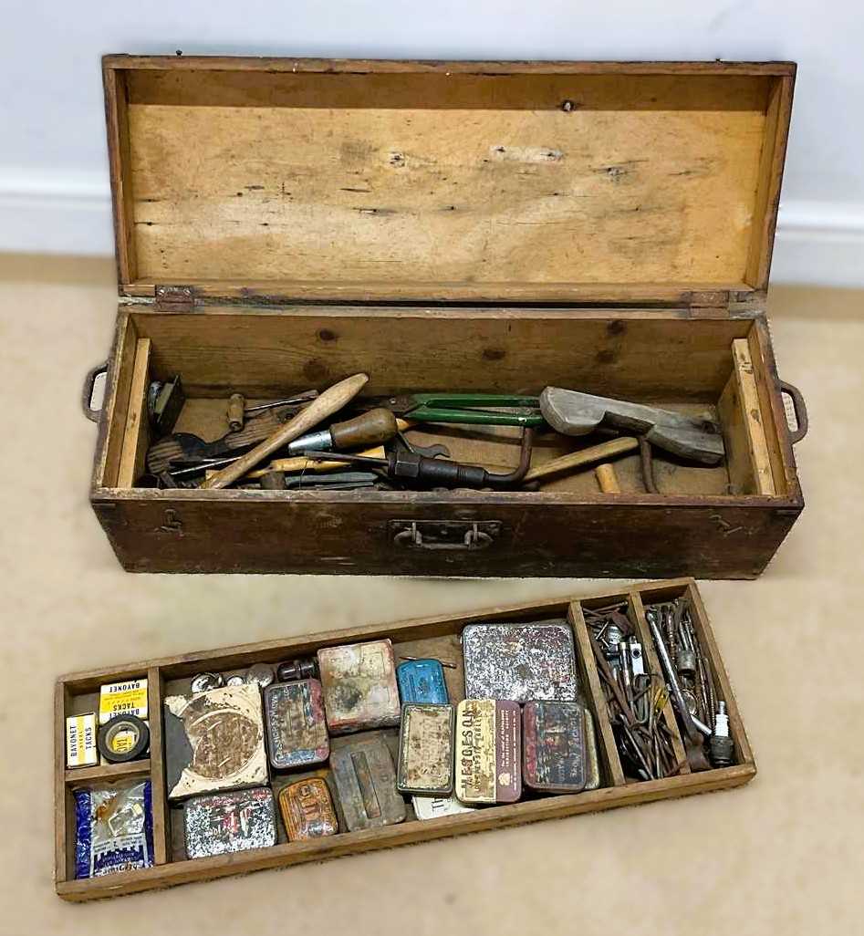 Lot 14 - A vintage general handyman tool box containing...