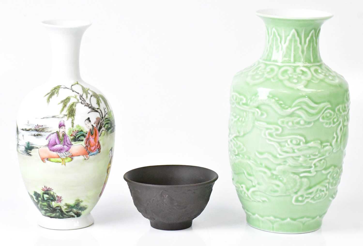 Lot 257 - A 20th century Chinese hand-painted vase of...