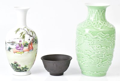 Lot 257 - A 20th century Chinese hand-painted vase of...