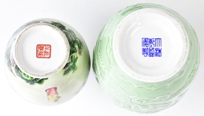 Lot 257 - A 20th century Chinese hand-painted vase of...