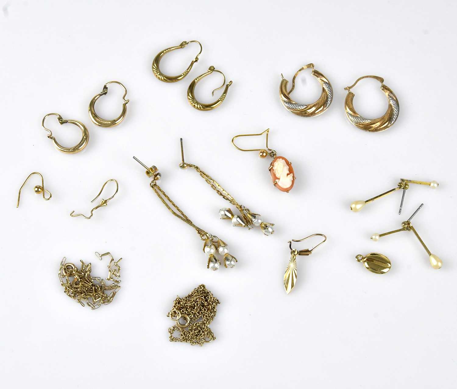 Lot 14 - A 9ct fine link necklace, length 500mm, a...