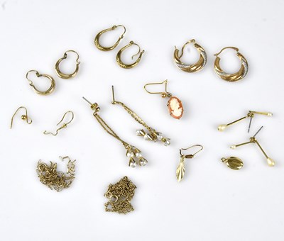 Lot 14 - A 9ct fine link necklace, length 500mm, a...