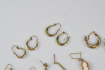 Lot 14 - A 9ct fine link necklace, length 500mm, a...