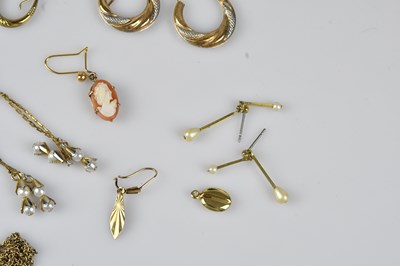 Lot 14 - A 9ct fine link necklace, length 500mm, a...
