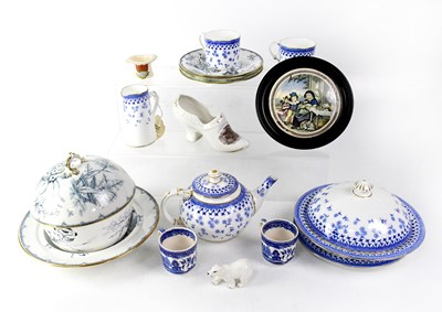 Lot 661 - WORCESTER GRAINGER; a quantity of blue and...