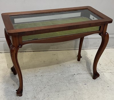 Lot 147 - A 19th century mahogany bijouterie table of...