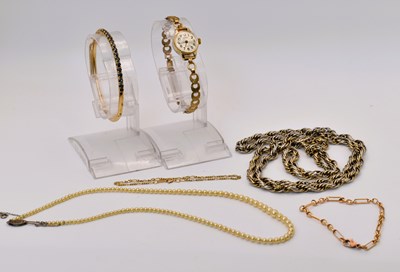 Lot 556 - A 9ct gold fine bracelet, 1.1g, together with...