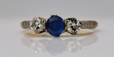Lot 552 - An 18ct gold, diamond and sapphire ring, size...