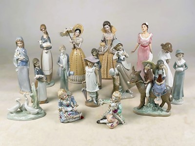 Lot 315 - A quantity of Lladro, Nao and other similar...