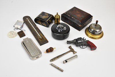 Lot 2042 - A mixed group of collectors' items, including...