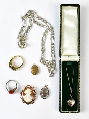 Lot 585 - A group of jewellery, comprising a cameo...