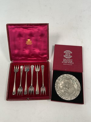 Lot 482 - A cased set of six Edward VII hallmarked...