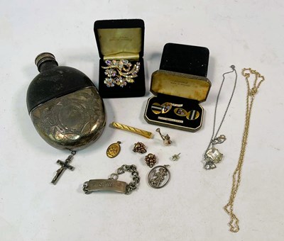 Lot 578 - A silver plated hip flask, together with a...