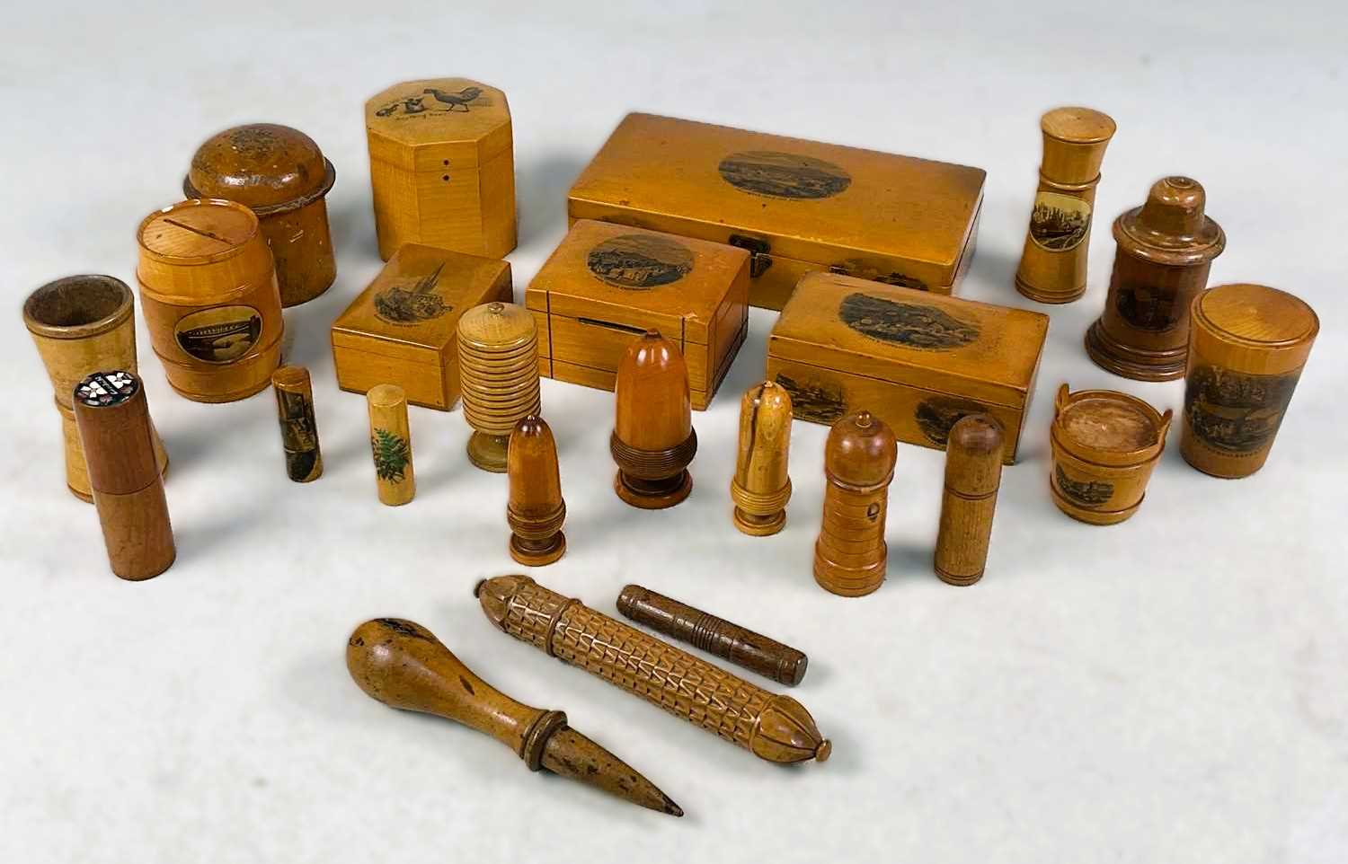 Lot 30 - A quantity of Mauchline ware, to include...