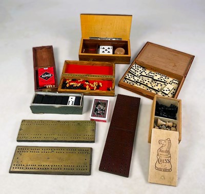 Lot 32 - A collection of games, including Staunton...