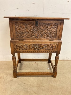 Lot 811 - An early 20th century carved wooden box on...