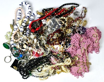 Lot 578 - A quantity of vintage and vintage-style...