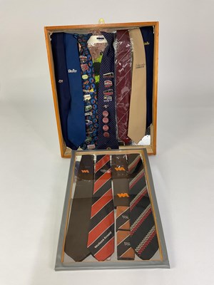 Lot 17 - A collection of bus and public services ties,...