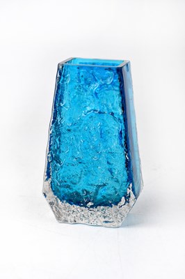 Lot 718 - WHITEFRIARS; a kingfisher Baxter coffin vase,...