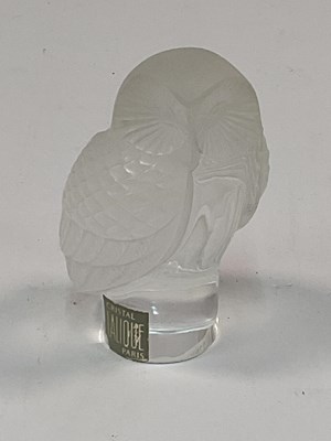 Lot 326 - LALIQUE; a crystal model of an owl, height 8.5cm.