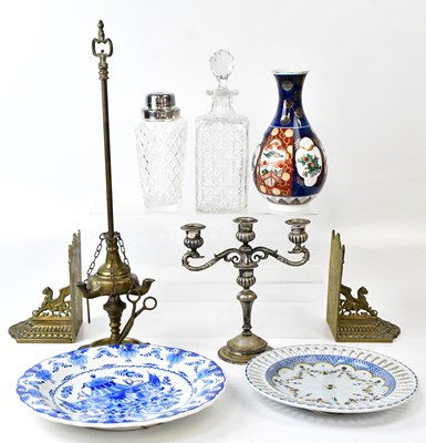 Lot 380 - A collectors' lot with a brass oil lamp form...