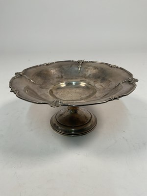 Lot 422 - GOLDSMITHS & SILVERSMITHS; a George V...