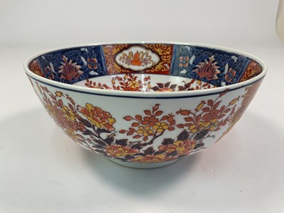 Lot 133 - A decorative Chinese Imari bowl, with late...