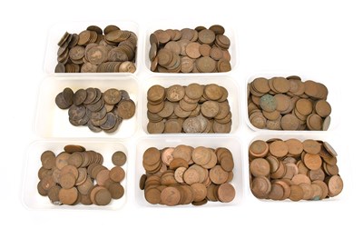 Lot 653 - A large collection of pennies of various dates.