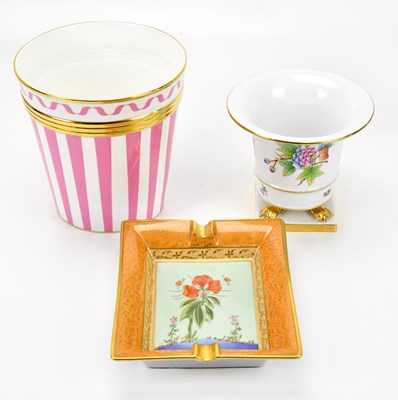 Lot 1342A - THOMAS GOODE; a carousel pattern planter,...