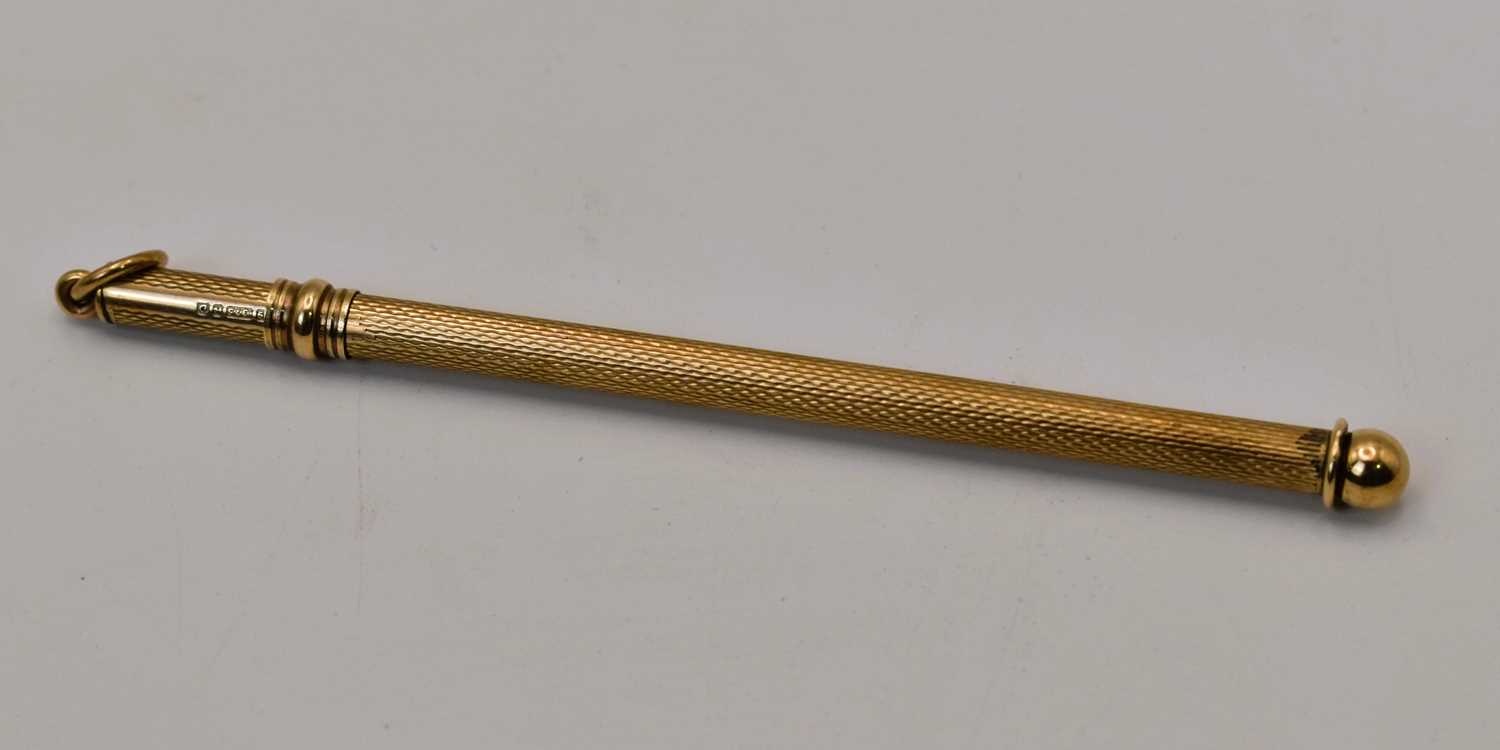 Lot 5 - A 9ct gold swizzle stick, length 80mm, 5.0g.