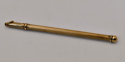 Lot 5 - A 9ct gold swizzle stick, length 80mm, 5.0g.